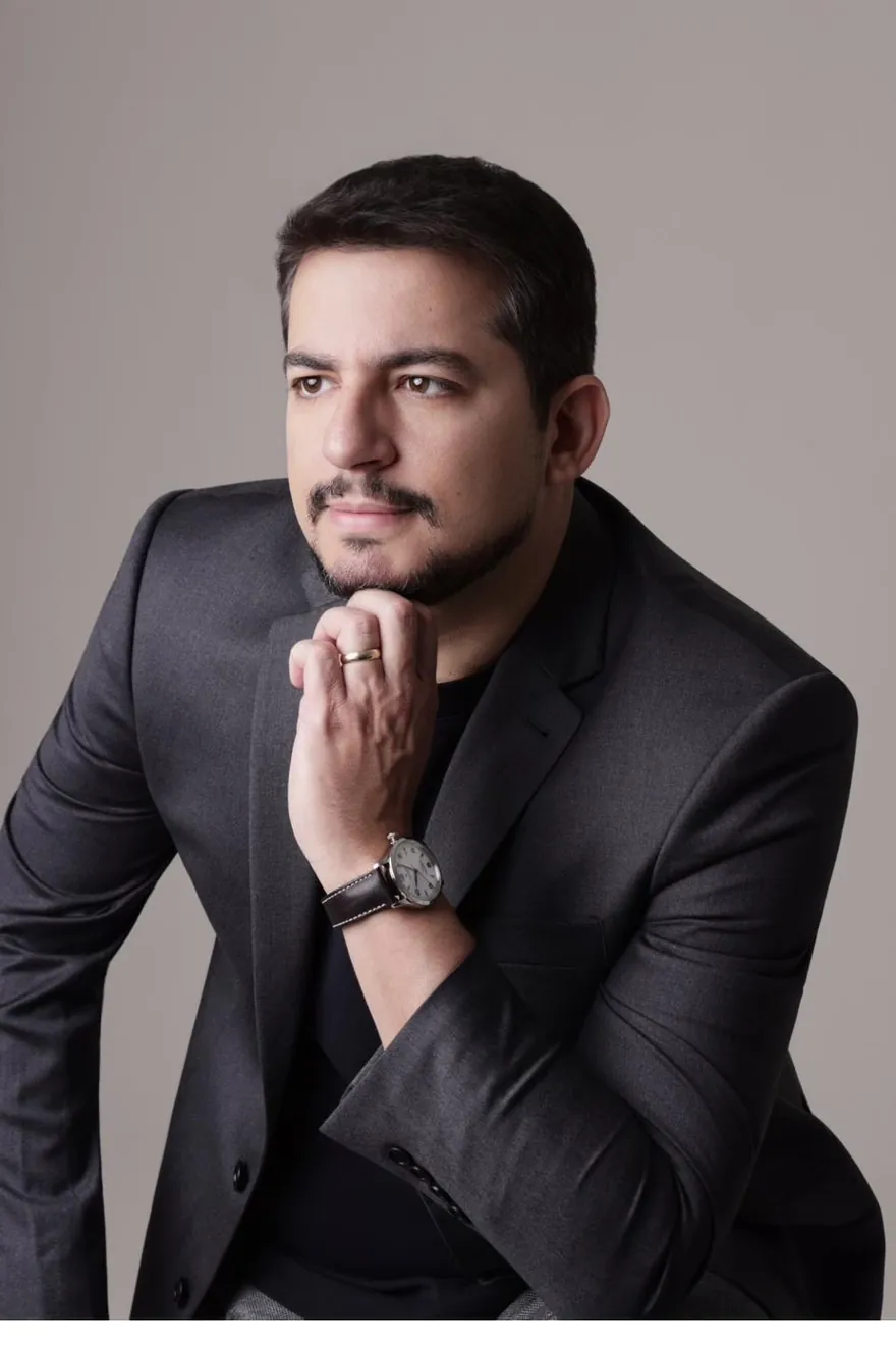 Dr. Danillo Irineu, cirurgião plástico
