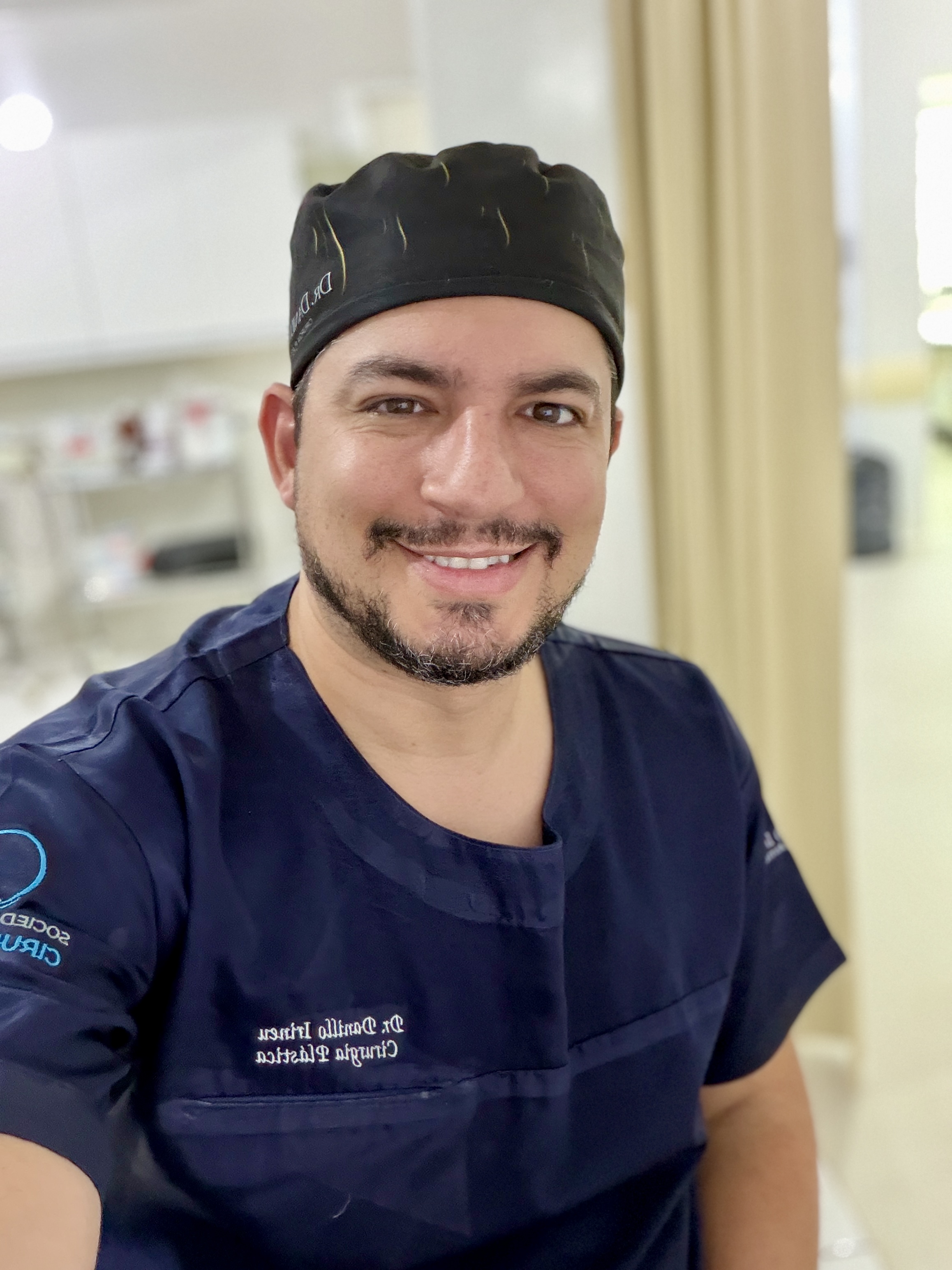 Dr. Danillo Irineu cirurgião plástico